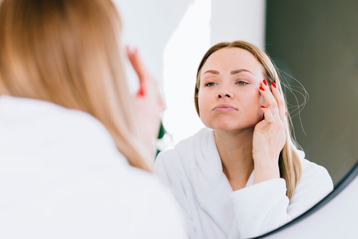 Skin Tightening vs. Facelift: Understanding the Differences and Choosing the Right Option